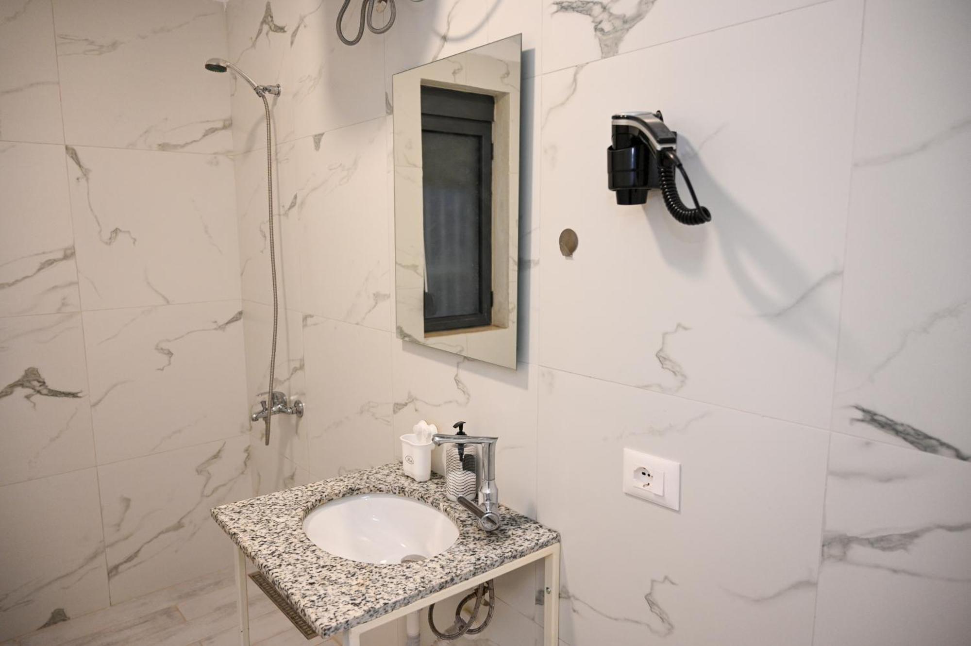 Vila Hoxha Durres Exterior photo